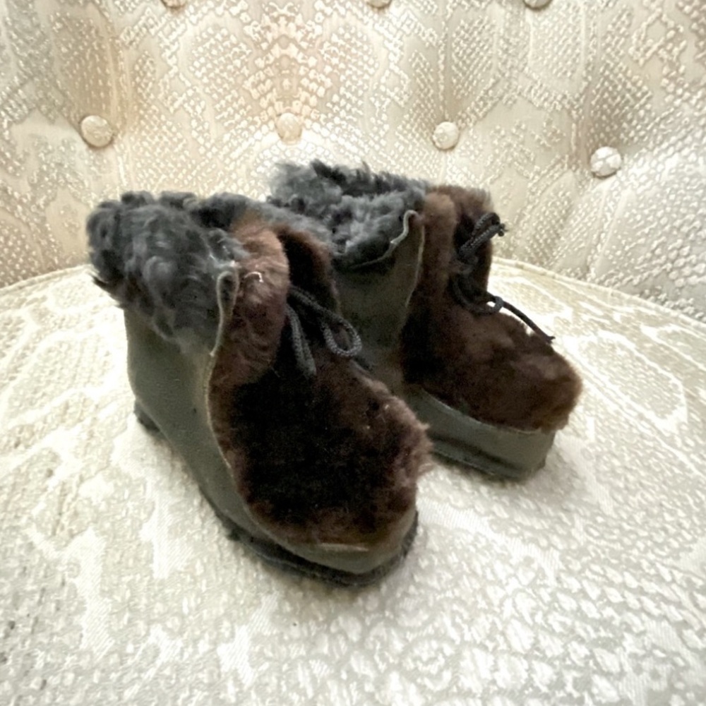 Baby booties, faux shearling